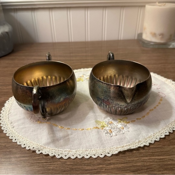 Vintage Oneida Silversmiths Silver-Plated Creamer & Sugar Bowl Set - Picture 7 of 9